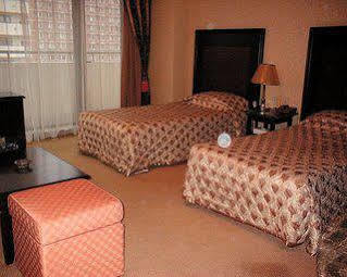 Hotel Longtou Business 4*
